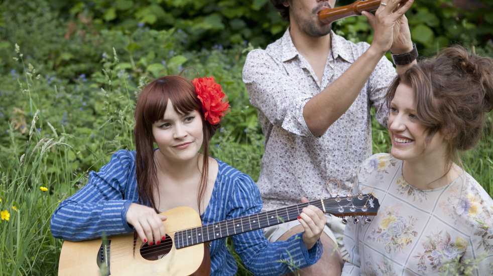 Folk band